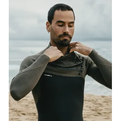 Мъжки неопренов костюм O'NEILL Hyperfreak 3/2+ Chest Zip Full Мъжки неопренов костюм O'NEILL Hyperfreak 3/2+ Chest Zip Full