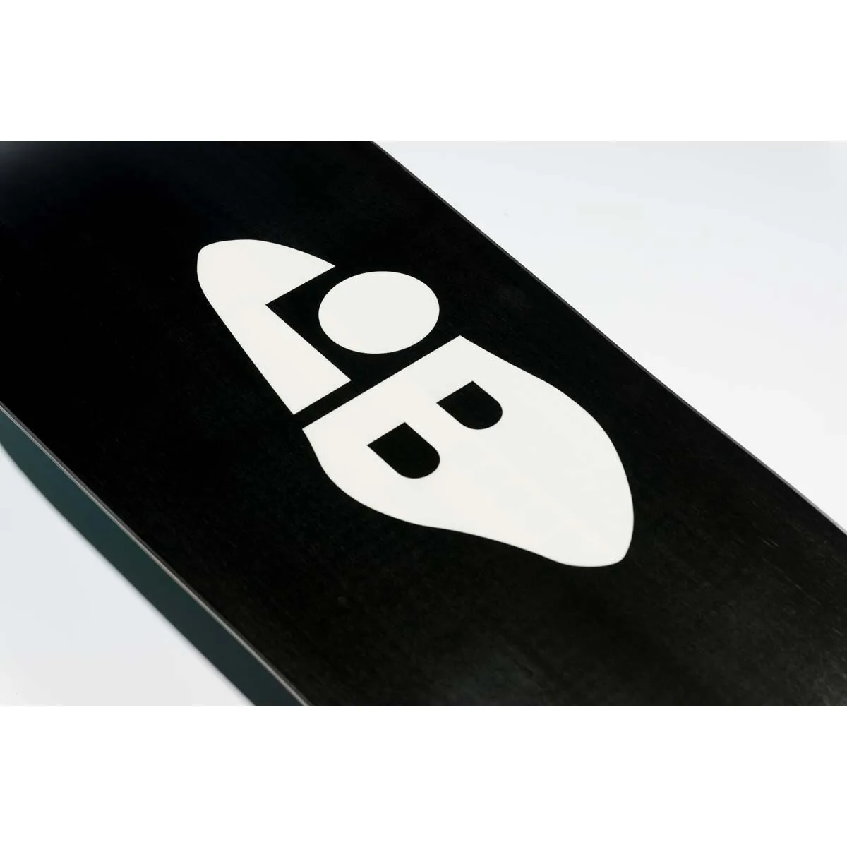 Lib Tech Orca - черната синтерована база Knife Cut с бялото лого Lib отблизо